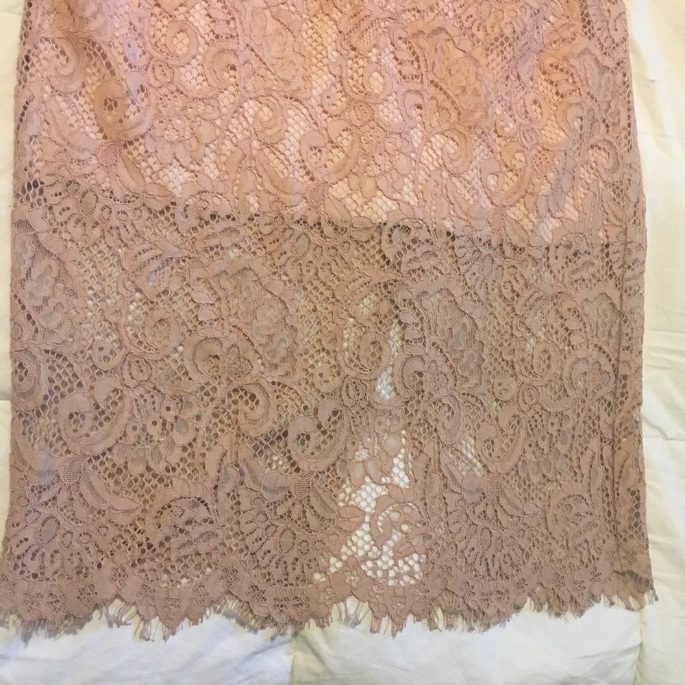 Bardot Lace dress - Picture 5 of 6